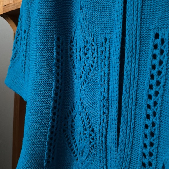 Women’s Knitted Cardigan With Beautiful Detail - Picture 4 of 10